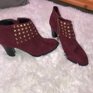 Burgundy ankle boots with heel and gold accents